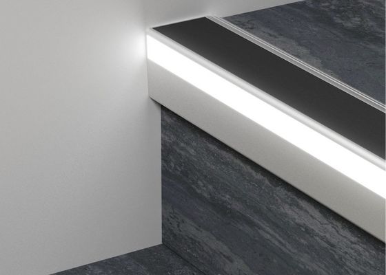 Alüminyum Alaşımlı Led Merdiven Kaymaz Şeritler Güzel bir görsel efekt yaratır